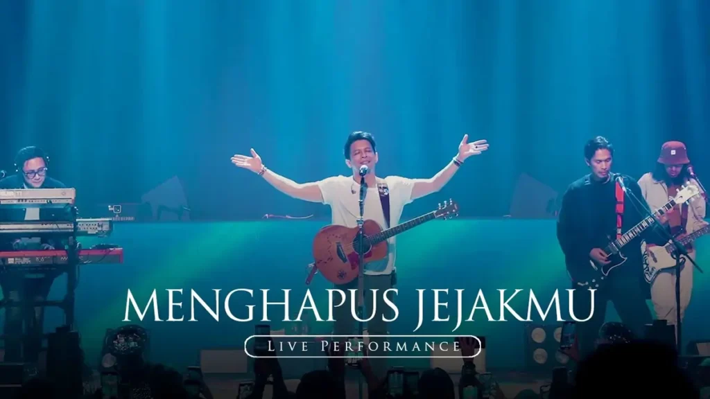 Lagu Terbaik Ariel Noah Lagu ini memiliki nuansa emosional yang kuat dengan perpaduan musik yang dinamis. "Menghapus Jejakmu" bercerita tentang usaha untuk melupakan kenangan yang menyakitkan, menjadikannya salah satu lagu paling ikonik dari Ariel.