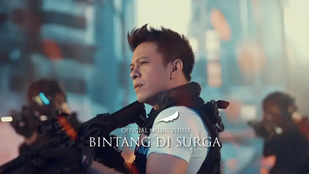 "Bintang di Surga" adalah lagu penuh energi dan semangat, dengan lirik yang memberikan optimisme. Lagu ini menjadi salah satu anthem terbesar Peterpan dan Noah.