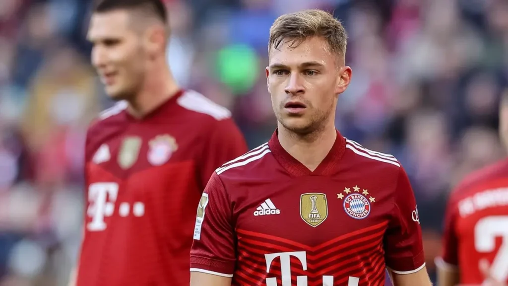 Joshua Kimmich adalah gelandang serba bisa yang sering disebut sebagai penerus Philipp Lahm. Ia adalah motor permainan Bayern Munich.

