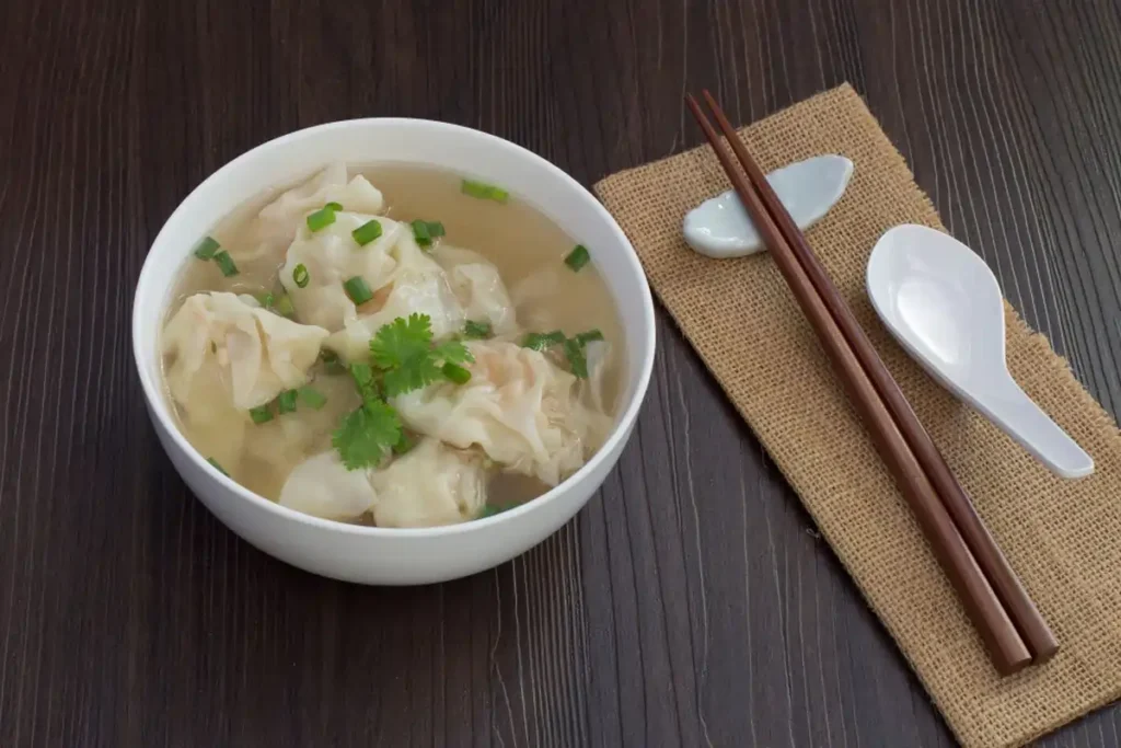 Xiaolongbao berasal dari Shanghai dan terkenal sebagai dumpling dengan isian sup.