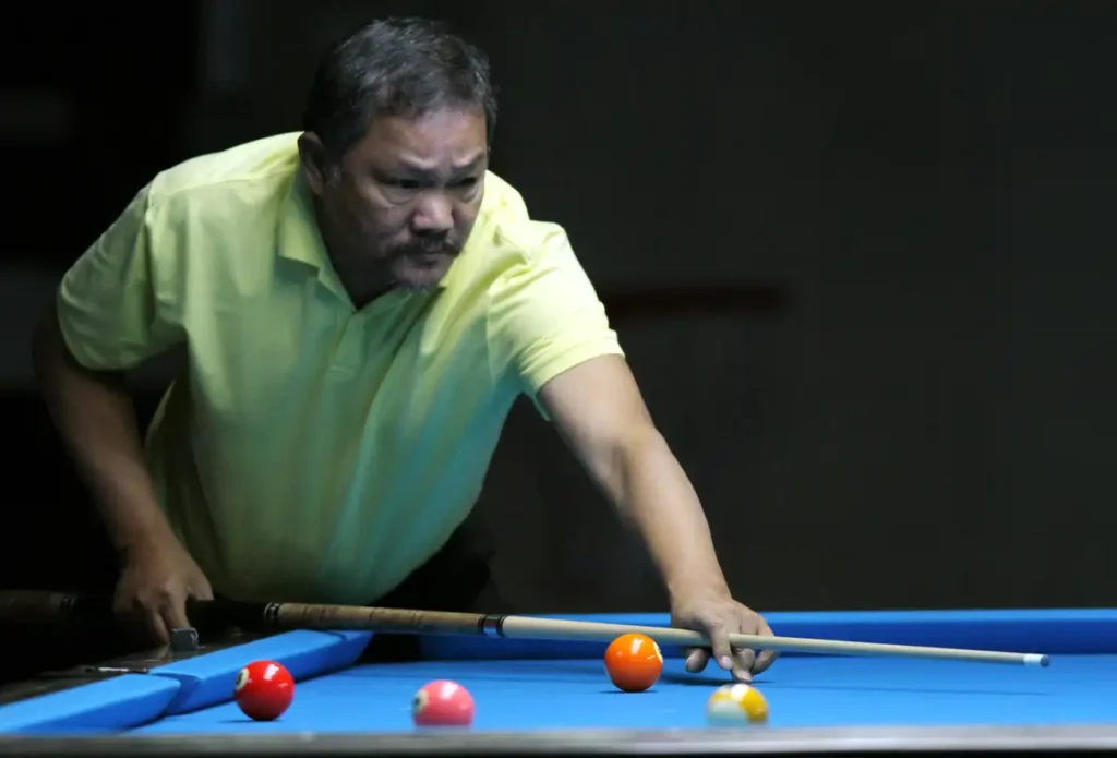 Efren Reyes dianggap sebagai salah satu pemain pool terbaik sepanjang masa. Tekniknya yang memukau dan kreativitas dalam memukul bola membuatnya dijuluki "The Magician". Ia telah memenangkan lebih dari 70 gelar internasional.