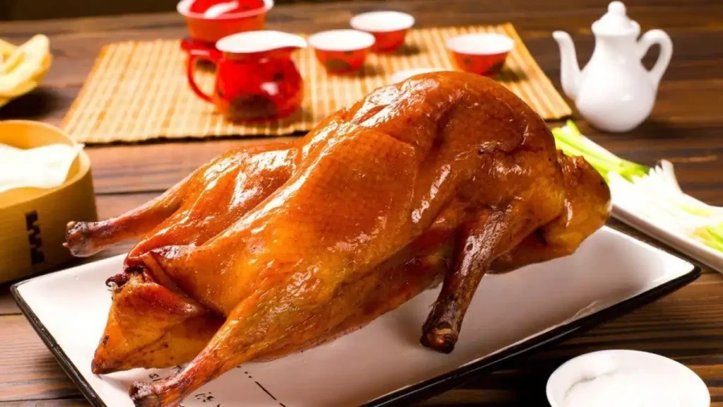 Peking Duck atau bebek Peking berasal dari Beijing dan sudah ada sejak zaman kekaisaran Dinasti Yuan. Hidangan ini sering disajikan untuk keluarga kerajaan.