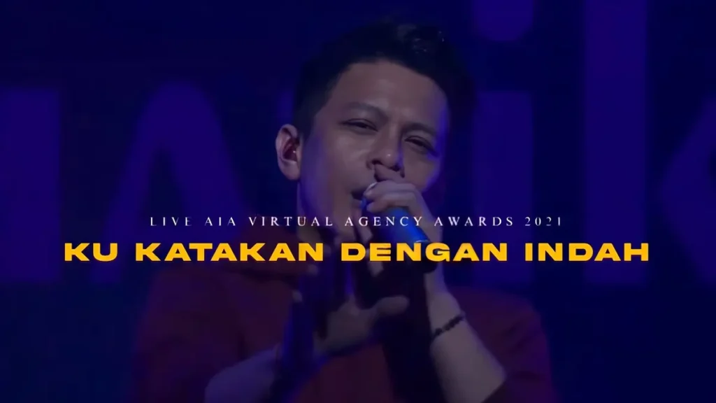 Lagu ini menghadirkan melodi yang menenangkan dengan lirik yang penuh emosi. "Kukatakan Dengan Indah" menggambarkan perasaan sulit untuk mengungkapkan cinta.